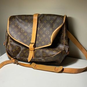 Louis Vuitton Samur 35
